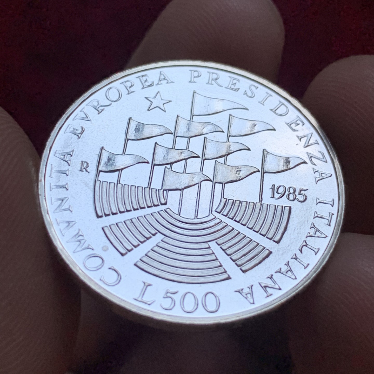 《竞宝斋》第55场-本周日，周一2场连拍（全场不限金额包邮） 意大利 1985年 500里拉 万国旗 地图纪念银币