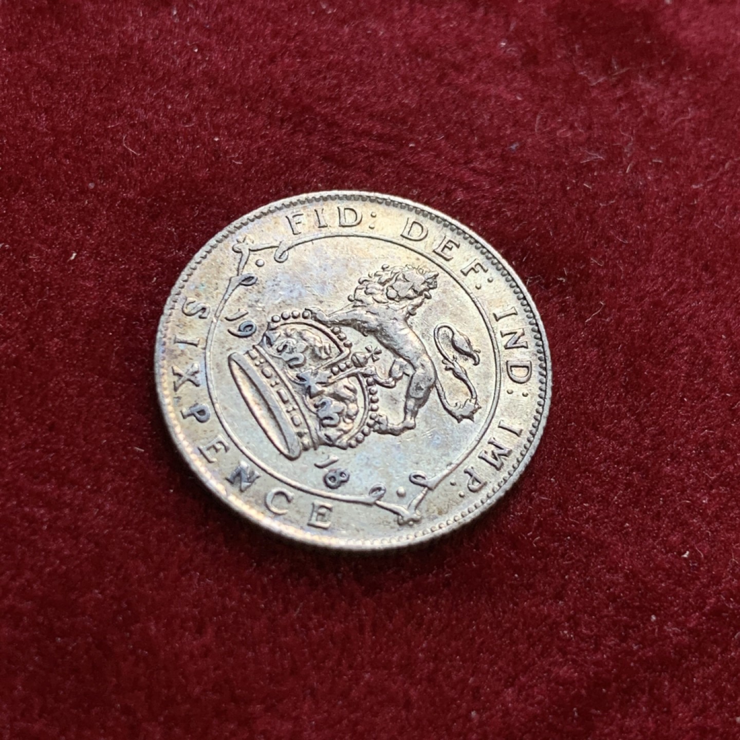 《竞宝斋》第55场-本周日，周一2场连拍（全场不限金额包邮） 英国 乔五 1918年 五彩 6便士 银币  925高银版