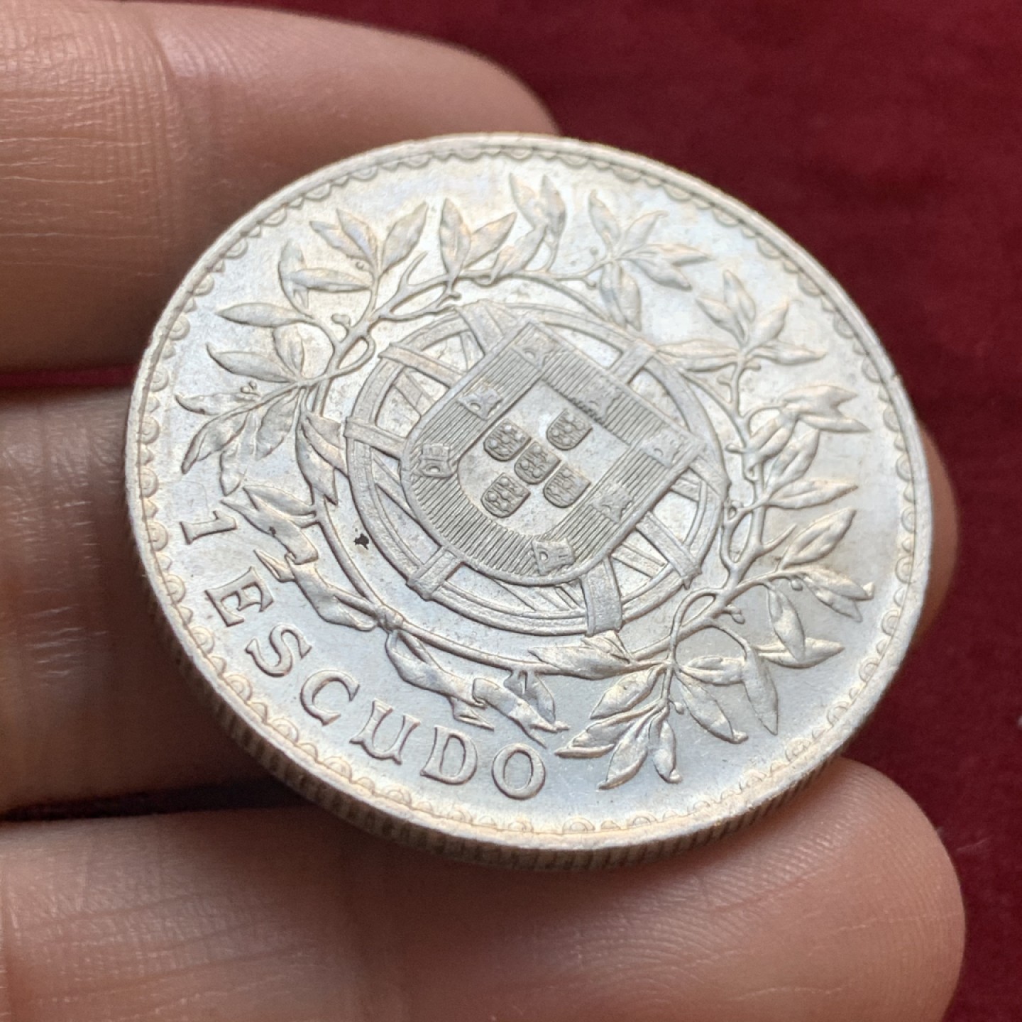 《竞宝斋》第55场-本周日，周一2场连拍（全场不限金额包邮） 葡萄牙 1915年 1埃斯库多 女神 大银币 外拍获得，状态很好