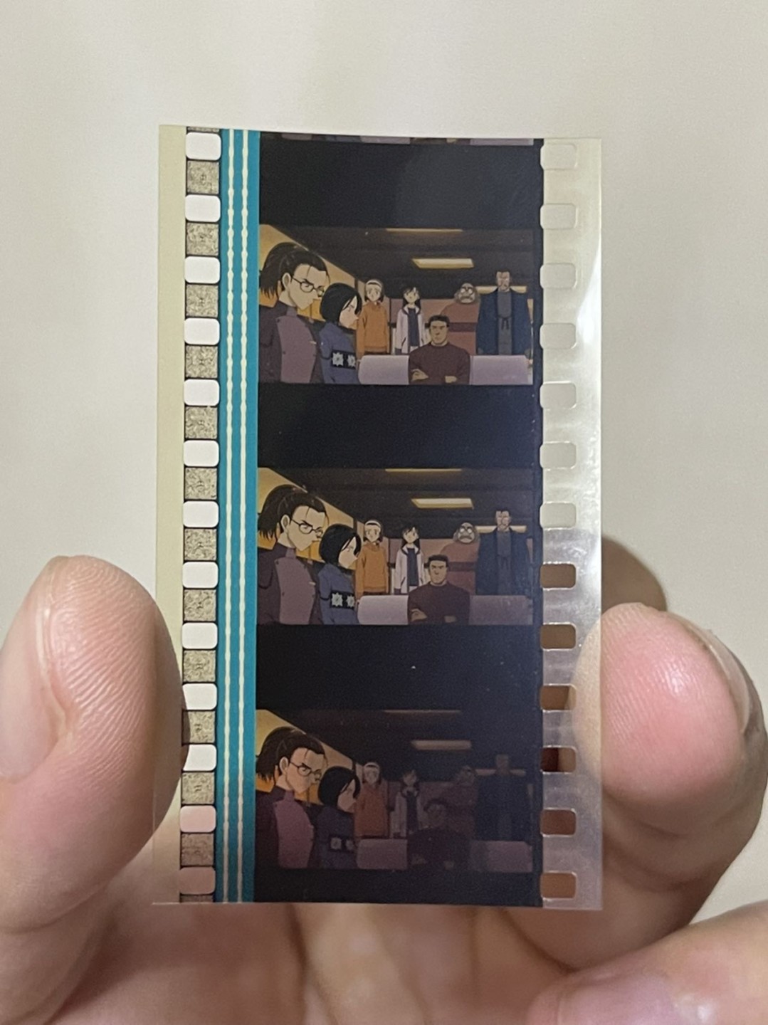 零元拍：名侦探柯南 剧场版DVD+三枚原版放映剧场版胶片 胶片为电影公司正品限量产品 有放映痕迹 人物很多 很漂亮的胶片 喜欢柯南的不要错过 很好的收藏品 老物 这个已经不多了 保存特别好 非常经典