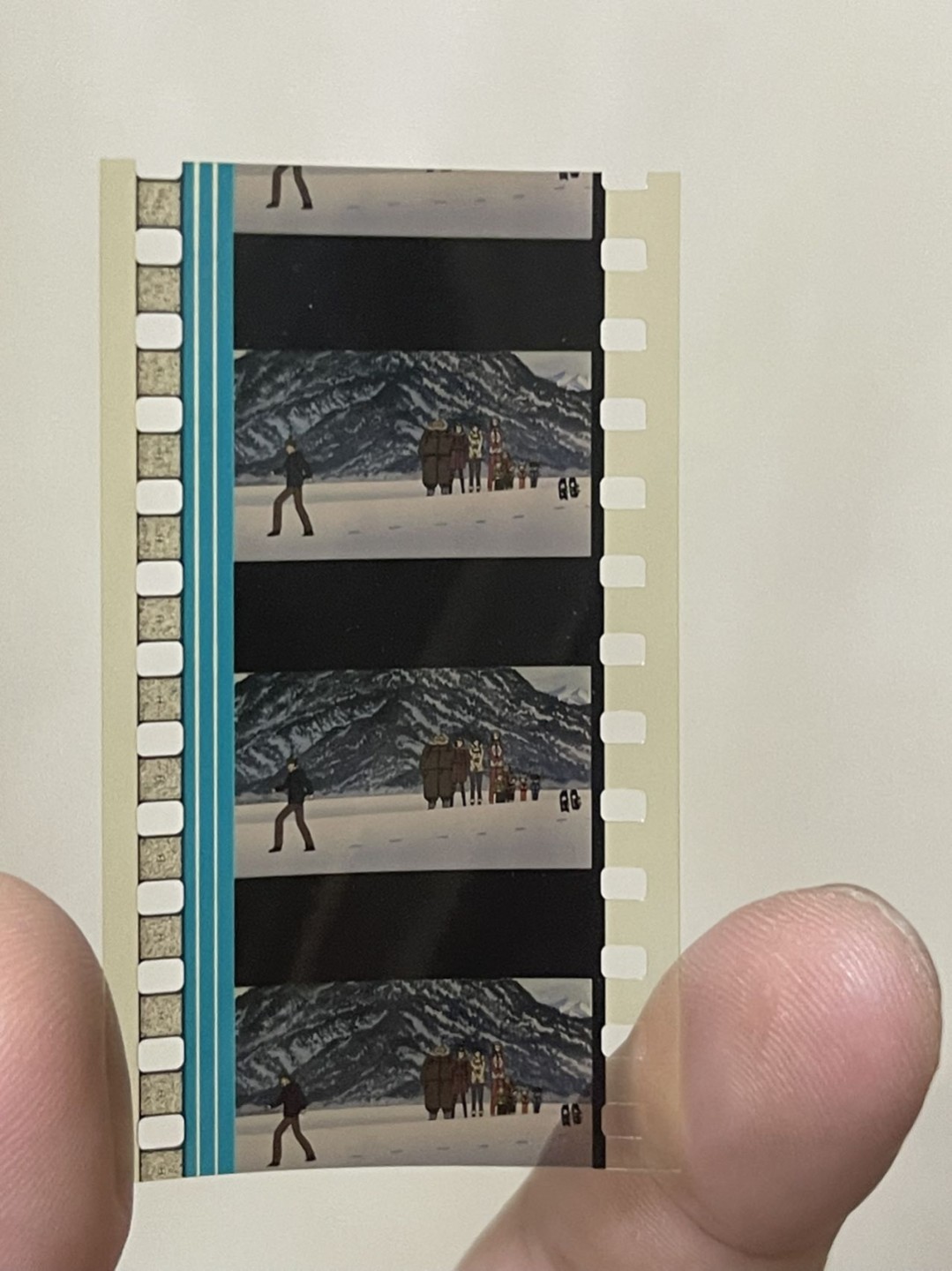 零元拍：名侦探柯南 剧场版DVD+三枚原版放映剧场版胶片 胶片为电影公司正品限量产品 有放映痕迹 人物很多 很漂亮的胶片 喜欢柯南的不要错过 很好的收藏品 老物 这个已经不多了 保存特别好 非常经典