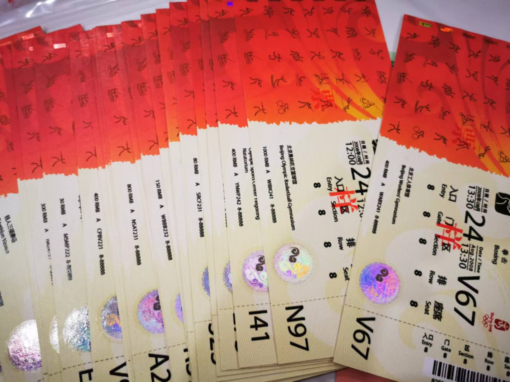 【俄罗斯🇷🇺★劝降加盖卢布】全新全品UNC,俄乌战争的一手史料，乌军在进攻阶段对俄军投放的劝降券，上面印有(士兵，放弃吧)(这场战争不属于你，你会得到钱和国际豁免权)以及联系方式。 红圈处翻译错误，应为(俄罗斯银行券，伪造将被起诉)