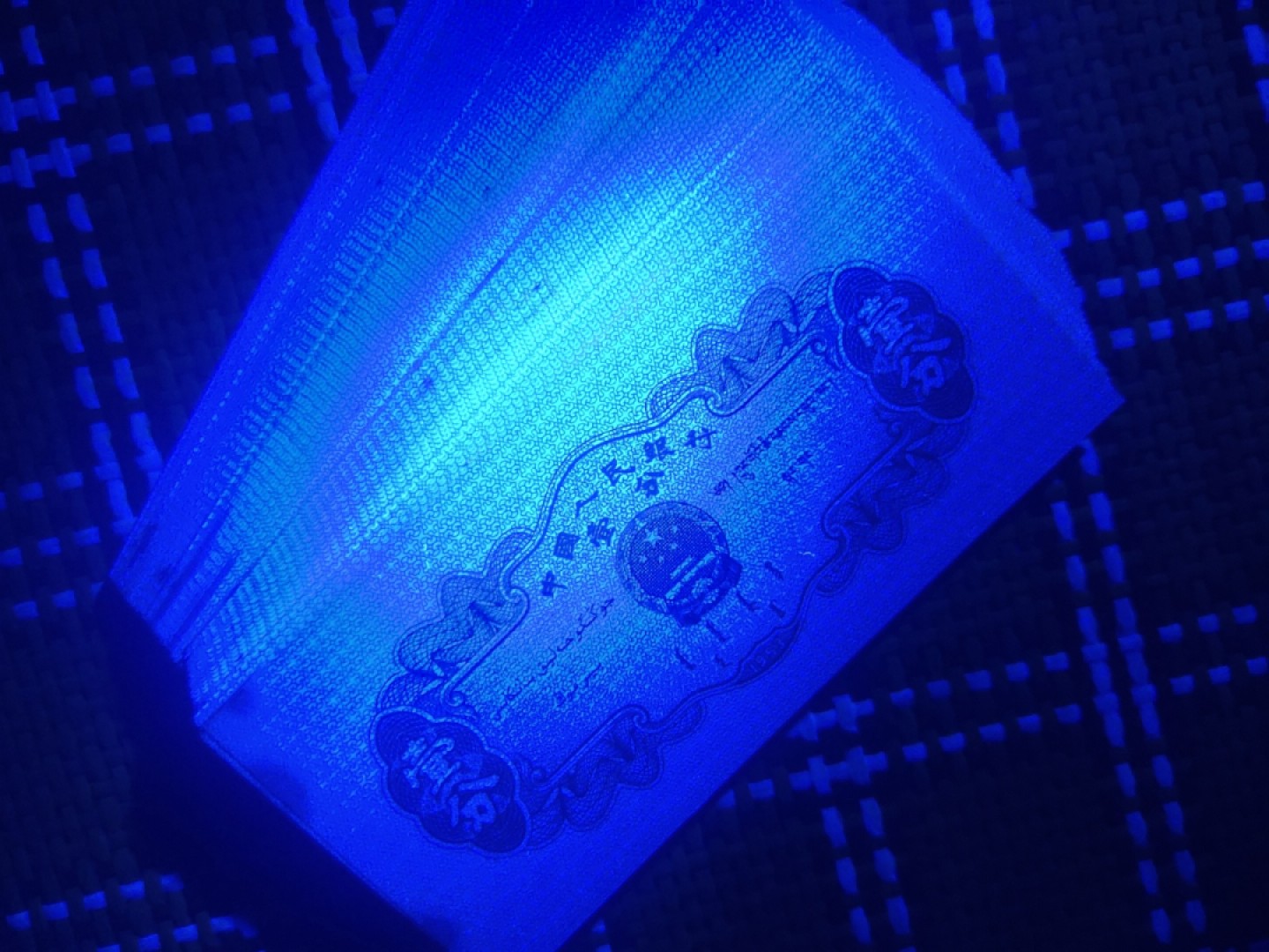 荧光一分，纤云一刀