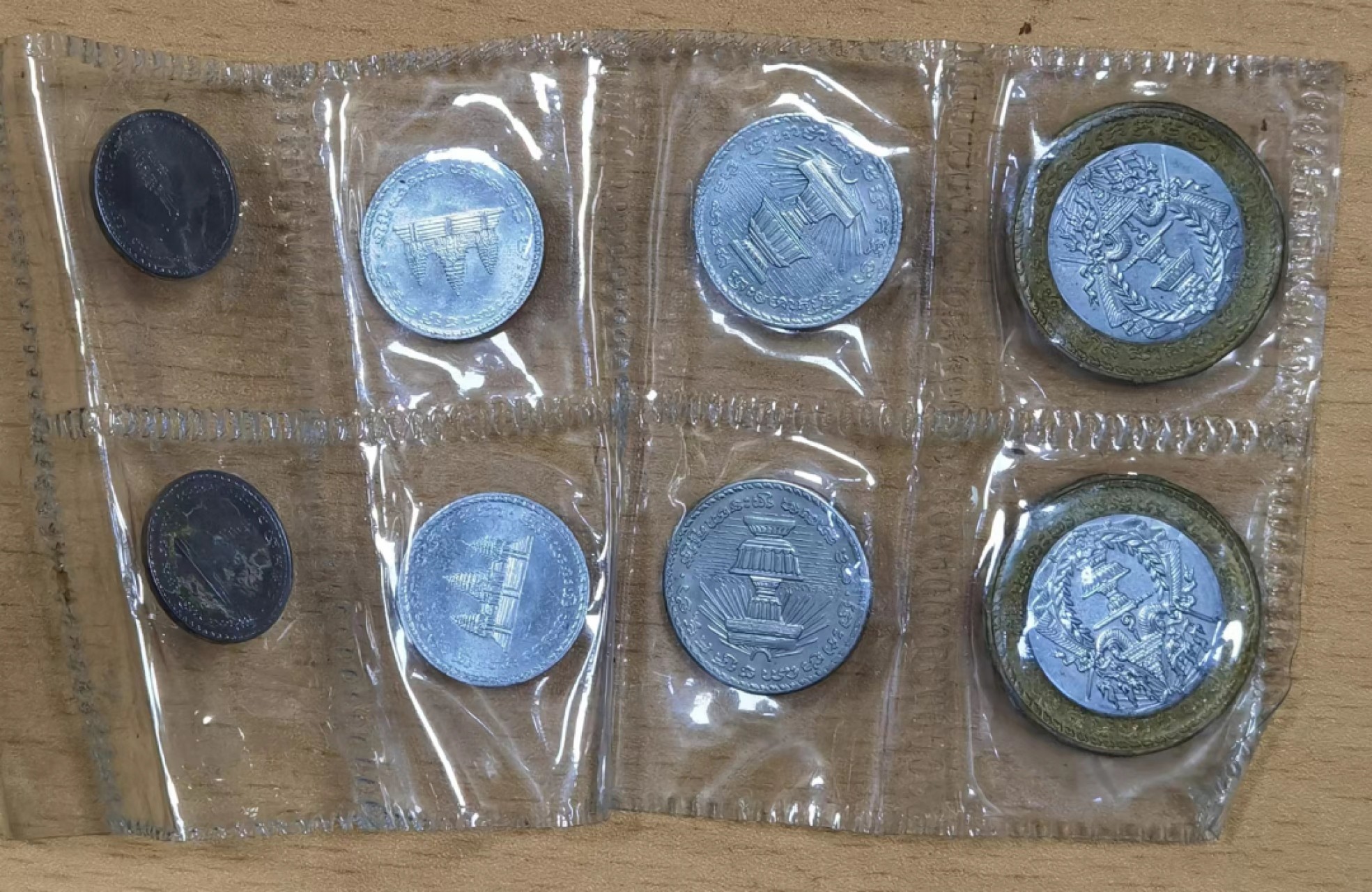 北京马甸外币专卖微拍第七十五期，外国纪念币，流通币专场拍卖，陆续上新，欢迎光临 柬埔寨2套