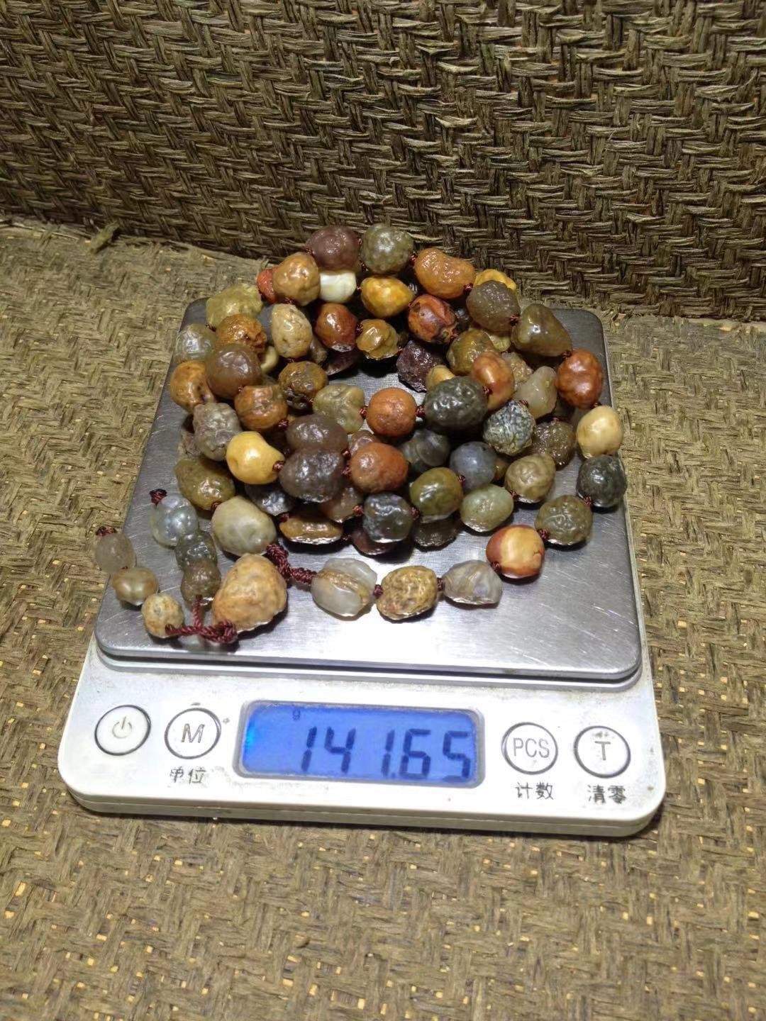 精美戈壁筋脉玛瑙老料原石108项链一条，
