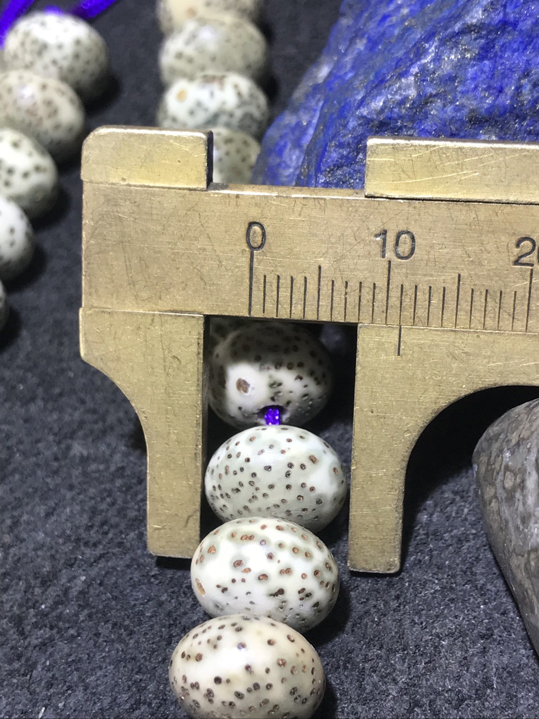 原生态翠绿11+8算盘珠稀有原生态星月菩提翠绿版！