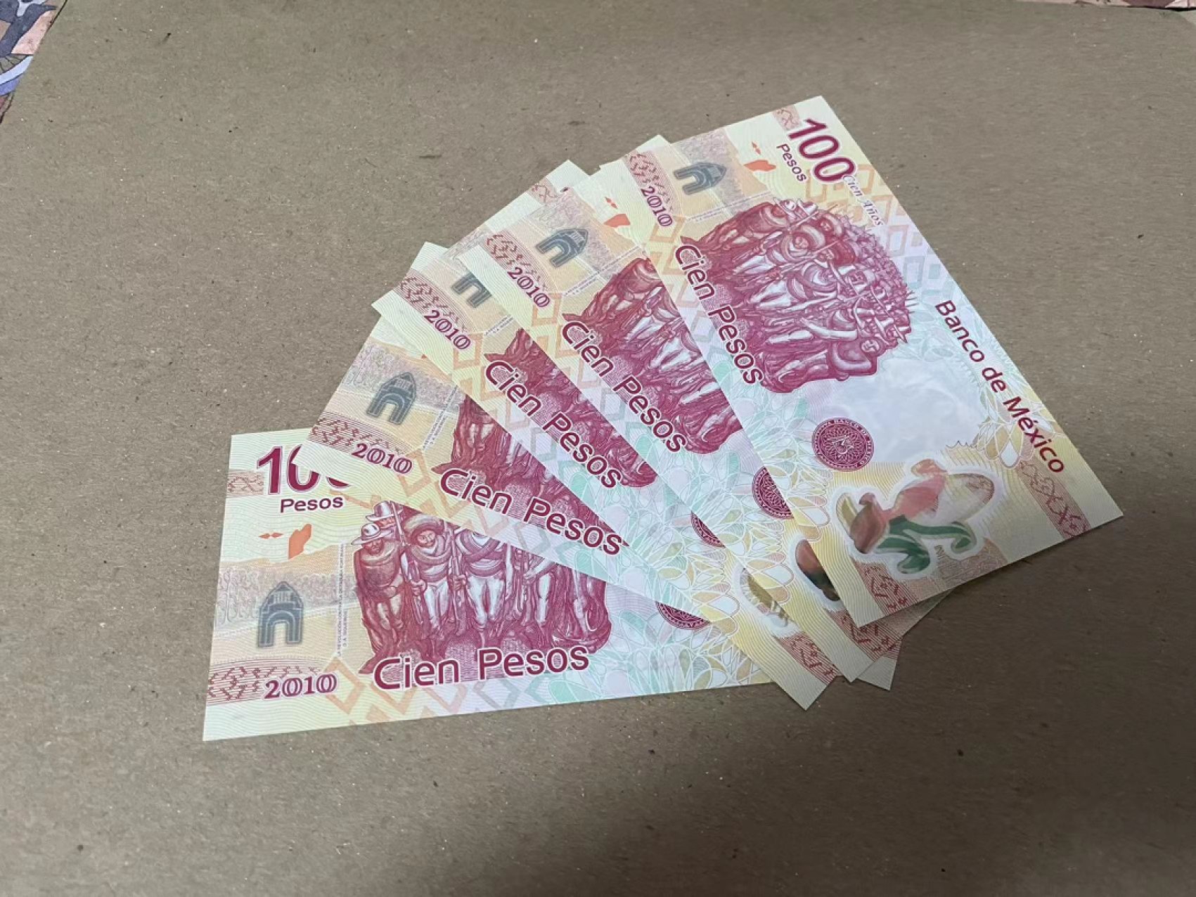 【Blue Auction】✨世界纸币精拍第183期——飞龙在天（共80拍） 【一组5张千位小号】墨西哥 2010年100比索 全新UNC