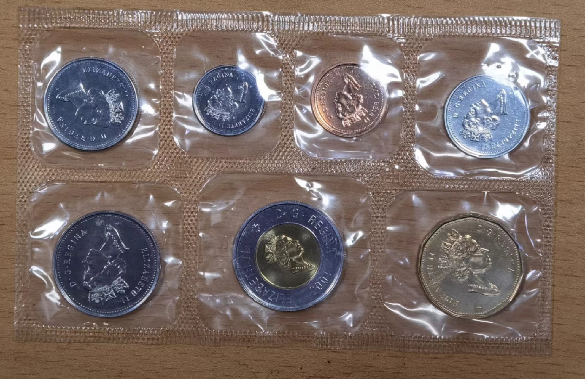 北京马甸外币专卖微拍第七十五期，外国纪念币，流通币专场拍卖，陆续上新，欢迎光临 2001年版塑封加拿大