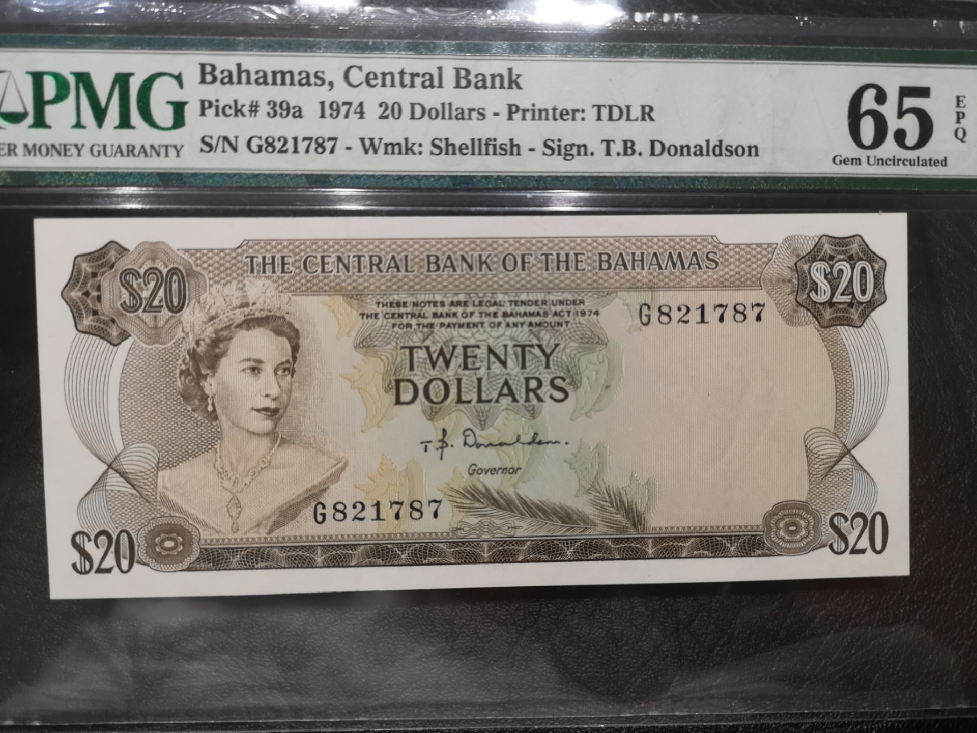 《外钞收藏家》第一百七十八期拍卖 1974年巴哈马20刀 PMG65 彩背 稀少