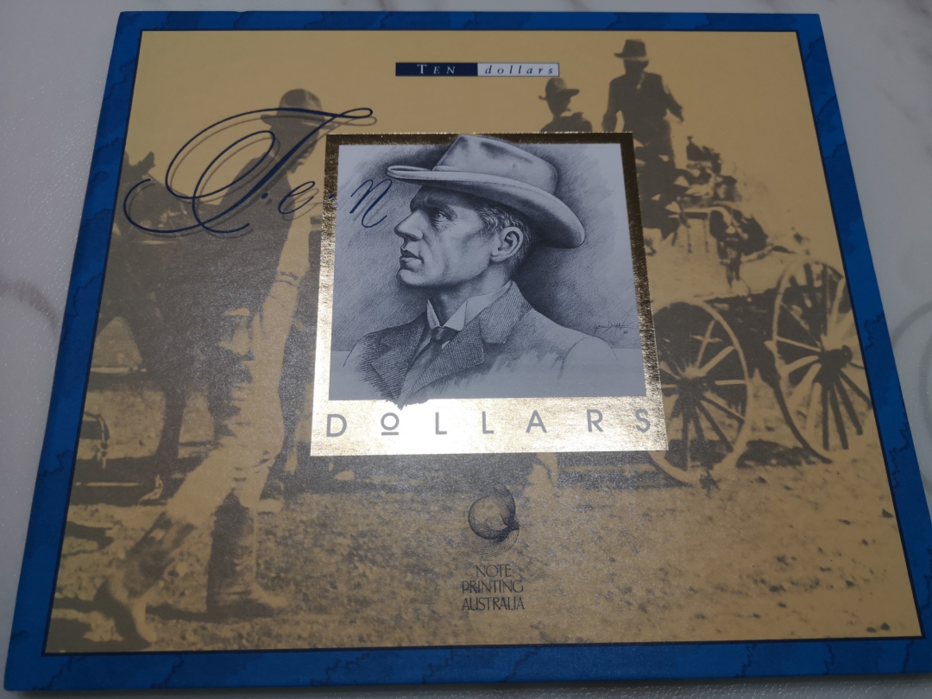 《外钞收藏家》第一百七十八期拍卖 1993年澳大利亚10元 新旧两版 已评级 包含精装册子 全同号百位号