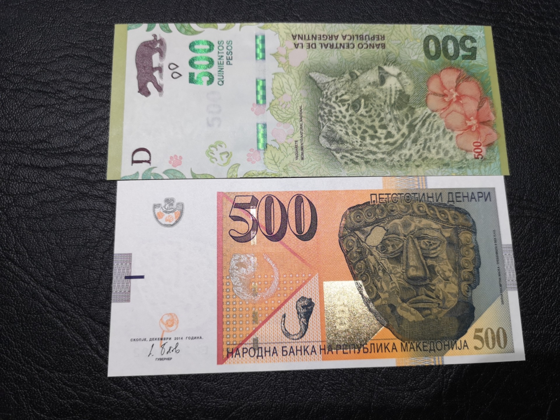 《外钞收藏家》第一百七十八期拍卖 阿根廷500、马其顿500 两张一起 全新UNC 无47