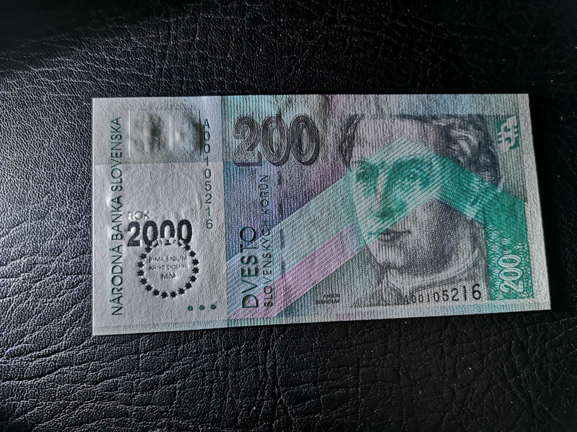 《外钞收藏家》第一百八十期拍卖 2000年斯洛伐克千禧年纪念钞200 全新UNC 无47 A冠