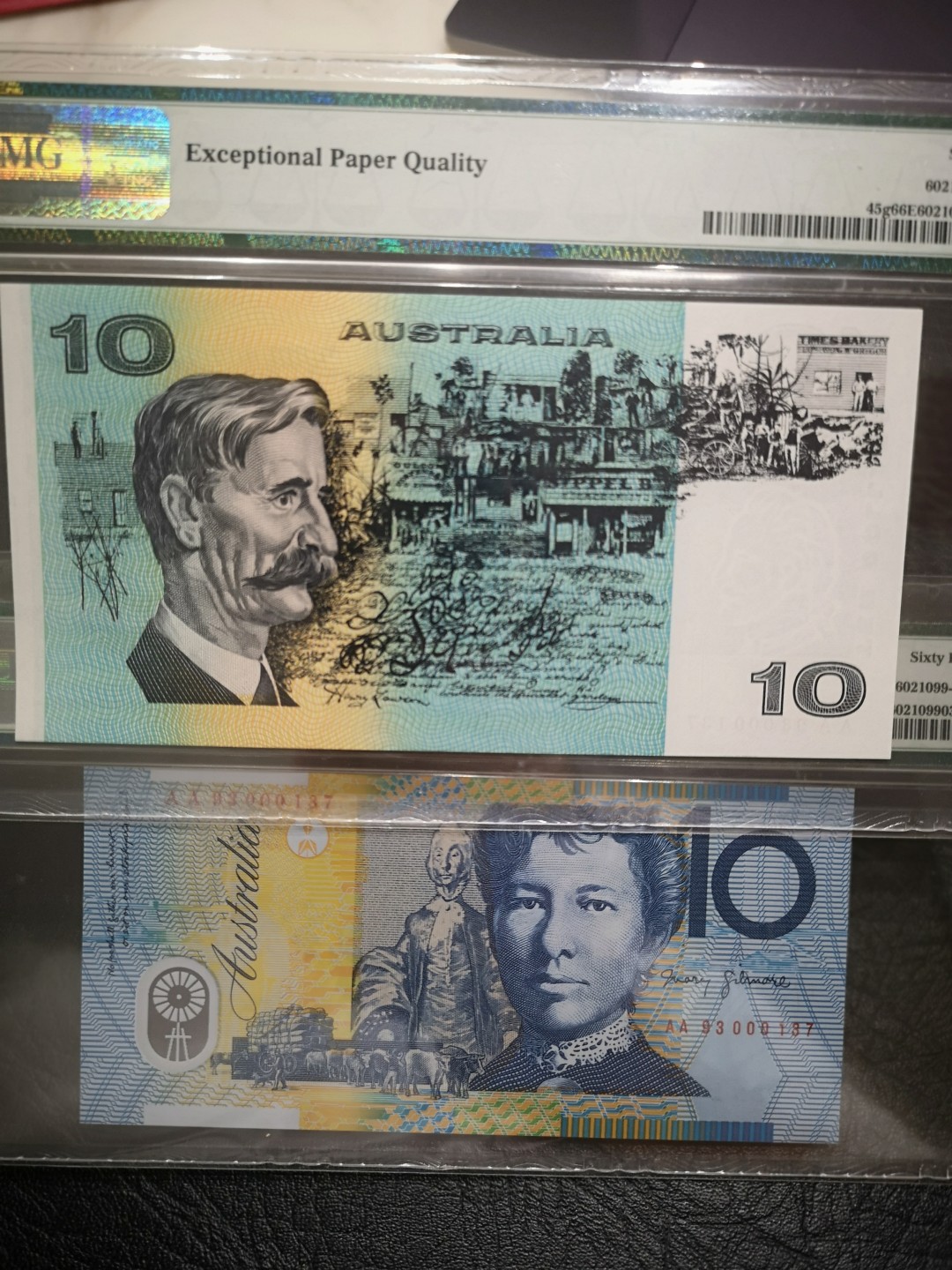 《外钞收藏家》第一百七十八期拍卖 1993年澳大利亚10元 新旧两版 已评级 包含精装册子 全同号百位号