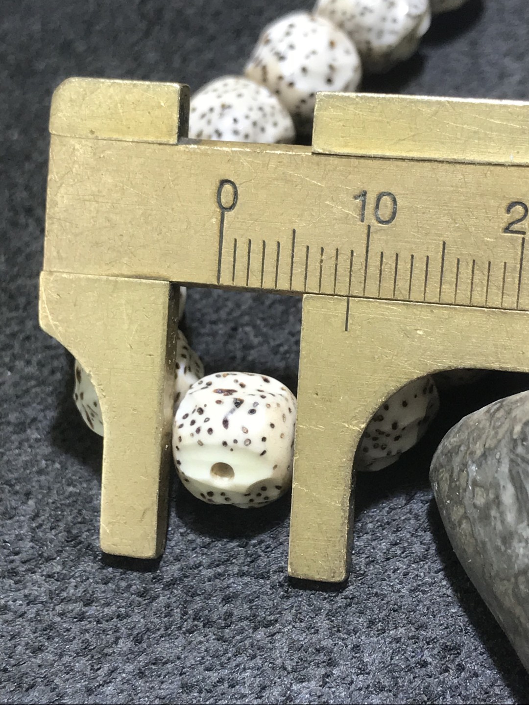 纯手工星月菩提雕刻百香纹精品针眼星9*10桶珠，