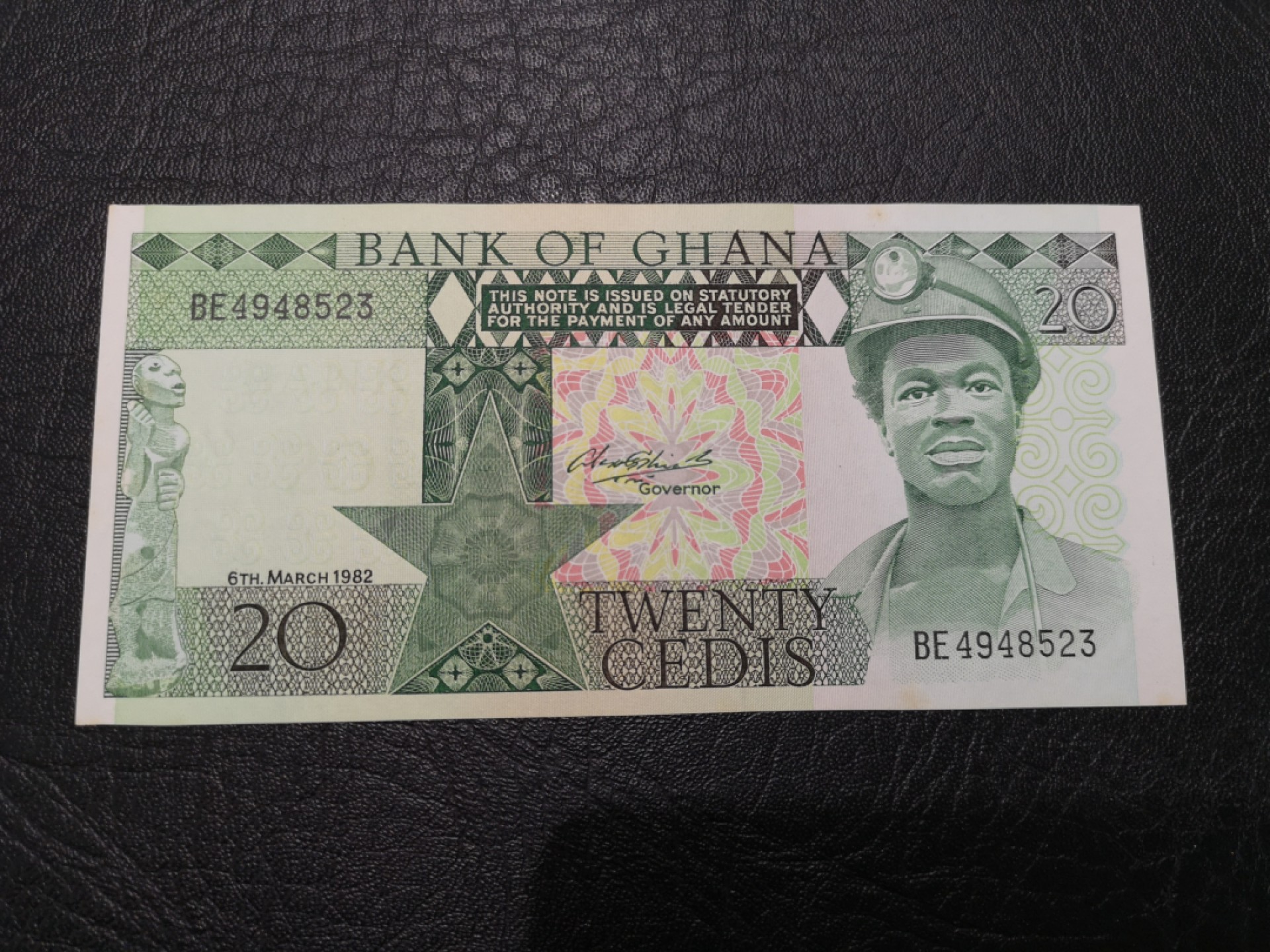 《外钞收藏家》第一百七十八期拍卖 1982年加纳20 近全新 无折 有受潮