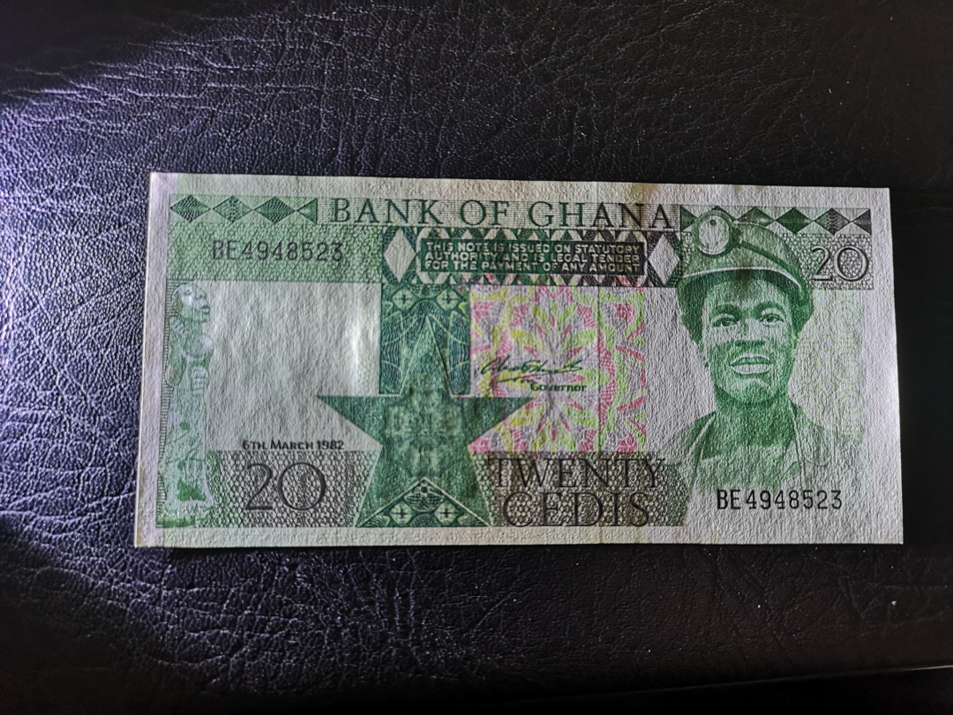 《外钞收藏家》第一百七十八期拍卖 1982年加纳20 近全新 无折 有受潮