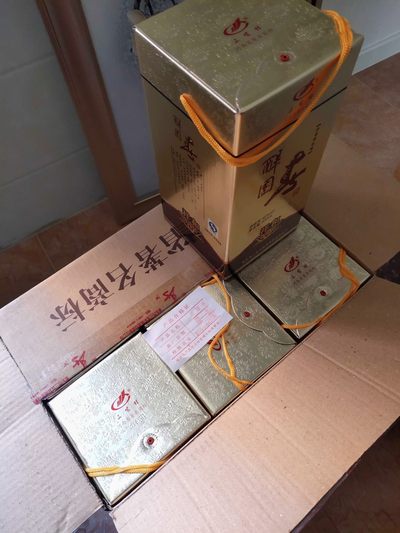 2000年焦作名酒醉园春酒一箱6瓶，46度，浓香型白酒，保真包老。