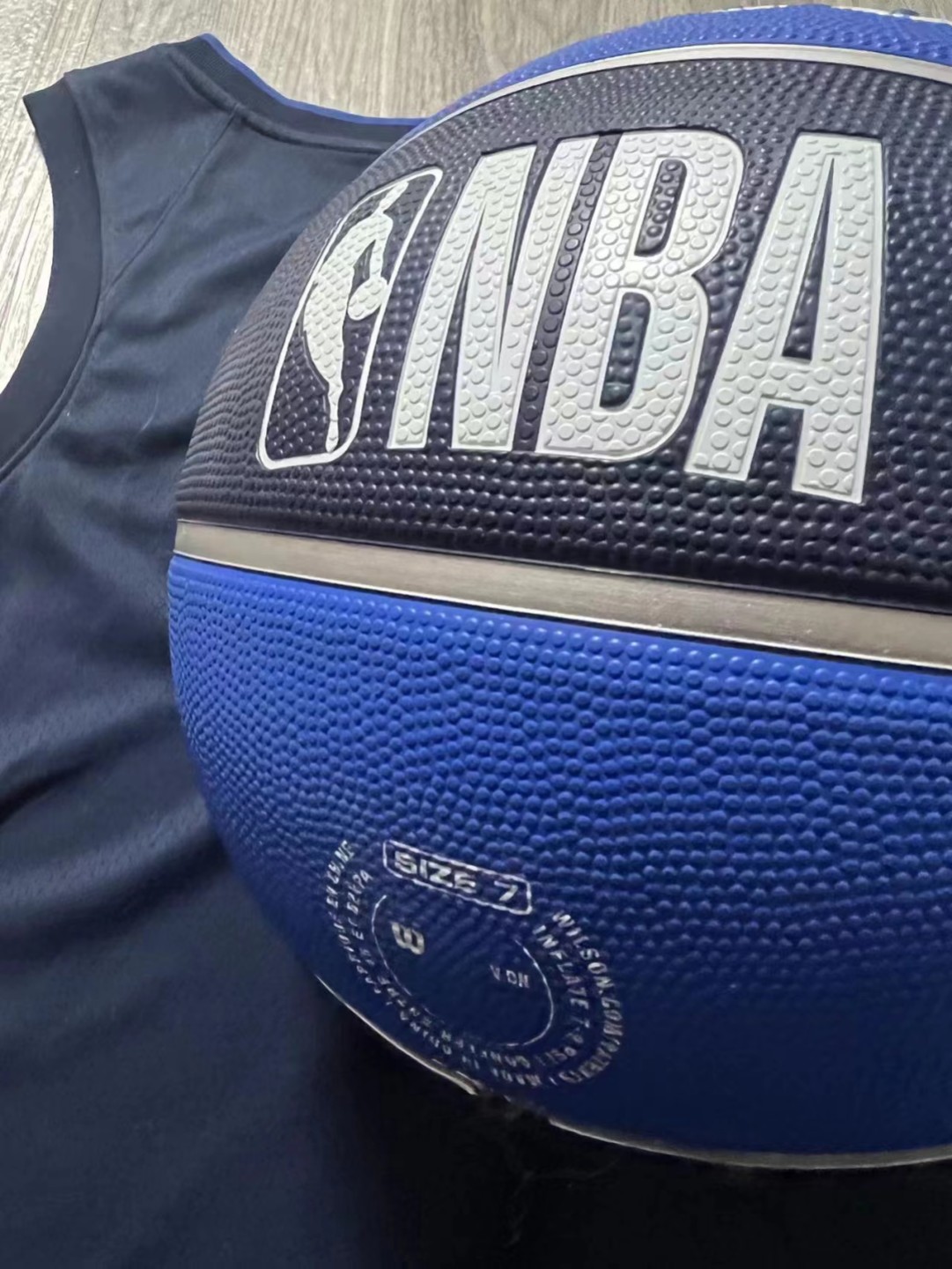 零元拍：达拉斯独行侠头号球星，NBA未来卢卡-东契奇亲笔签名美版达拉斯独行侠Wilson球队限定篮球，品相奇佳，墨迹完美，和卢卡的魔法一样无与伦比！拍品不包含球衣