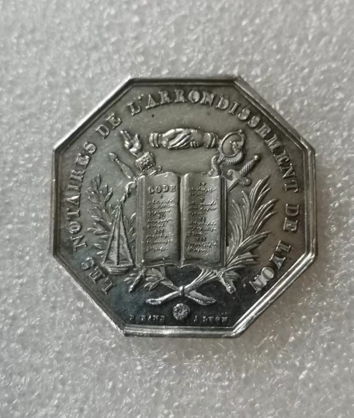 瓶子🏺第39期拍卖会 法国1839年里昂公证人JETON银质八角