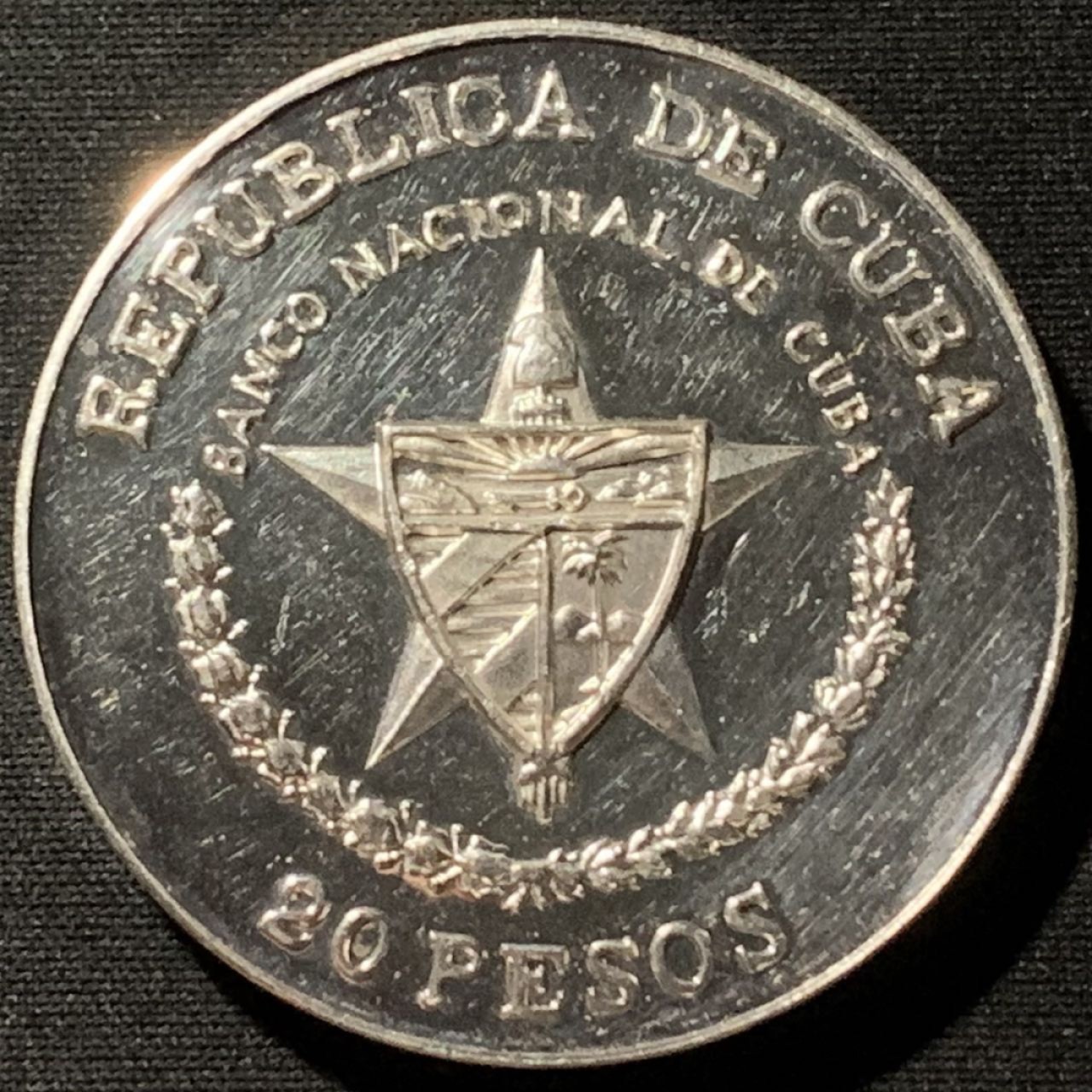 紫瑗钱币——第190期拍卖 古巴 1988年 古巴革命胜利35周年 20比索 62.2克 0.999银 精制