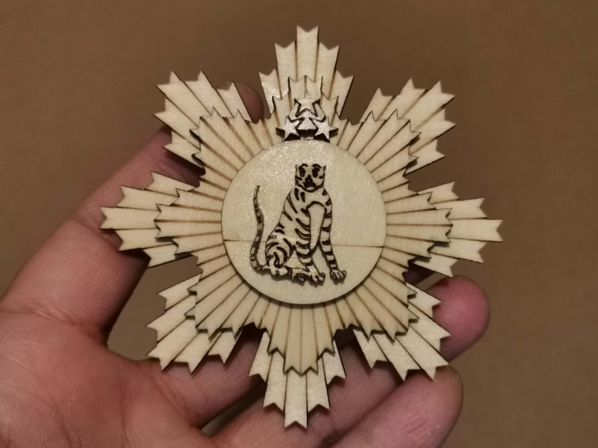 世界勋奖徽章拍卖第15期-久等了！ 文虎勋章木质模型