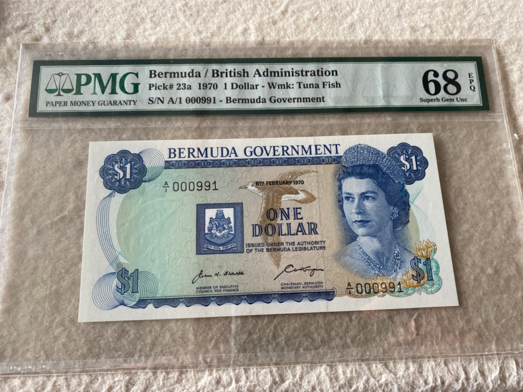 收藏联盟第163期拍卖 外国钞场 今晚七点不见不散 1970年百慕大群岛1元 首发A/1冠百位号 PMG68E
