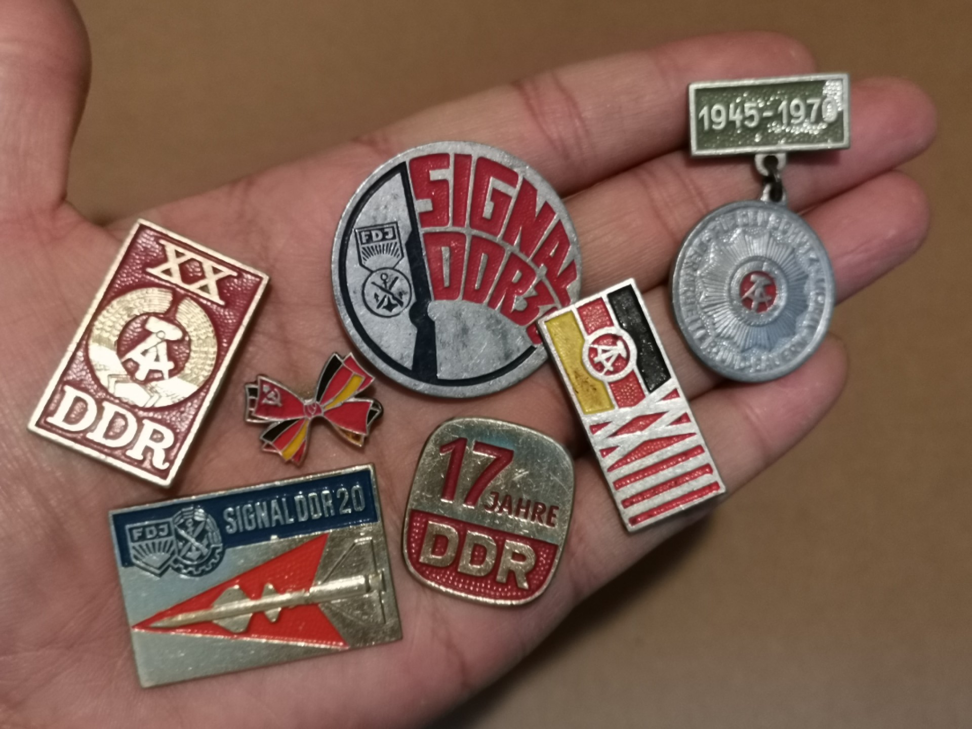 世界勋奖徽章拍卖第15期-久等了！ 东德徽章一组七个，包含少见品种