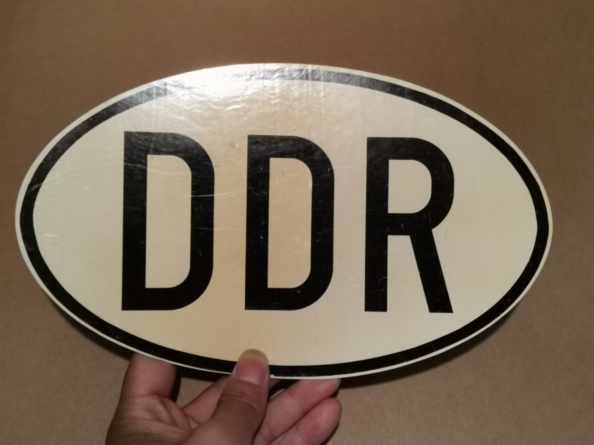 世界勋奖徽章拍卖第15期-久等了！ 大尺寸东德标牌，塑料材质