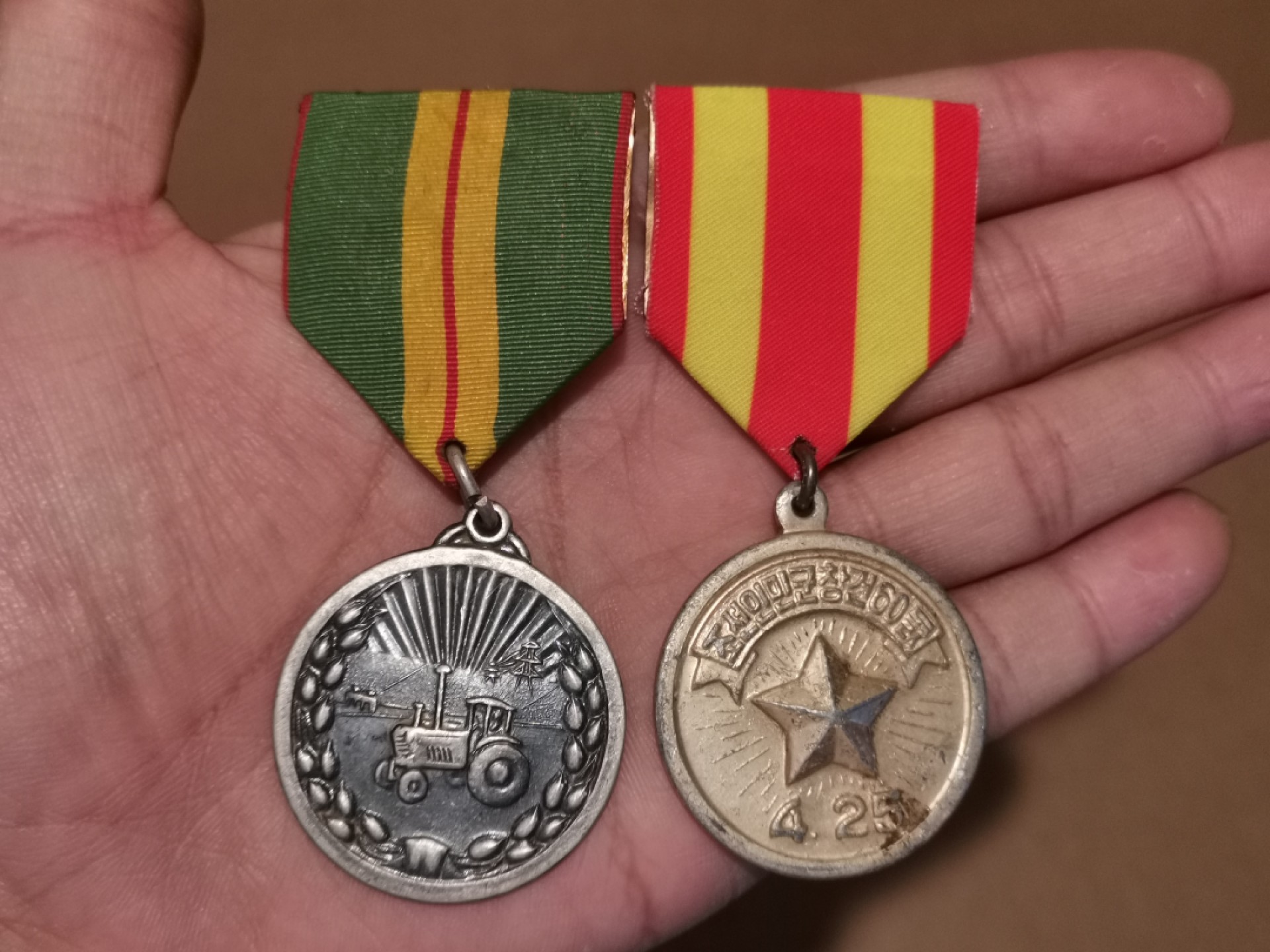 世界勋奖徽章拍卖第15期-久等了！ 朝鲜奖章一组