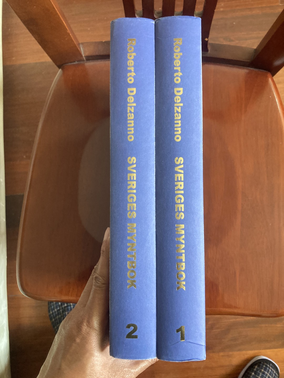 瑞典995-2022硬币目录，两册重约5.5公斤