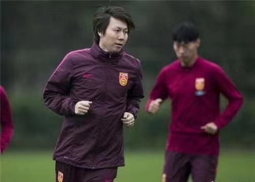 零元拍：前国足主帅李铁亲笔武汉卓尔俱乐部官方队帽，全新，品相尚佳！