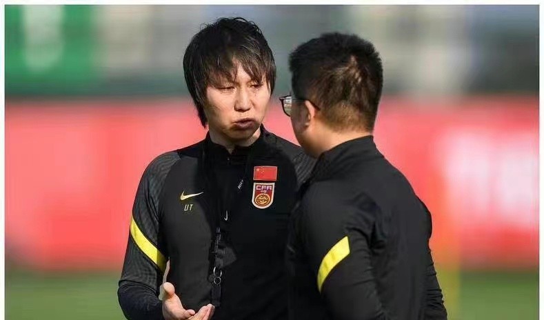 零元拍：前国足主帅李铁亲笔武汉卓尔俱乐部官方队帽，全新，品相尚佳！