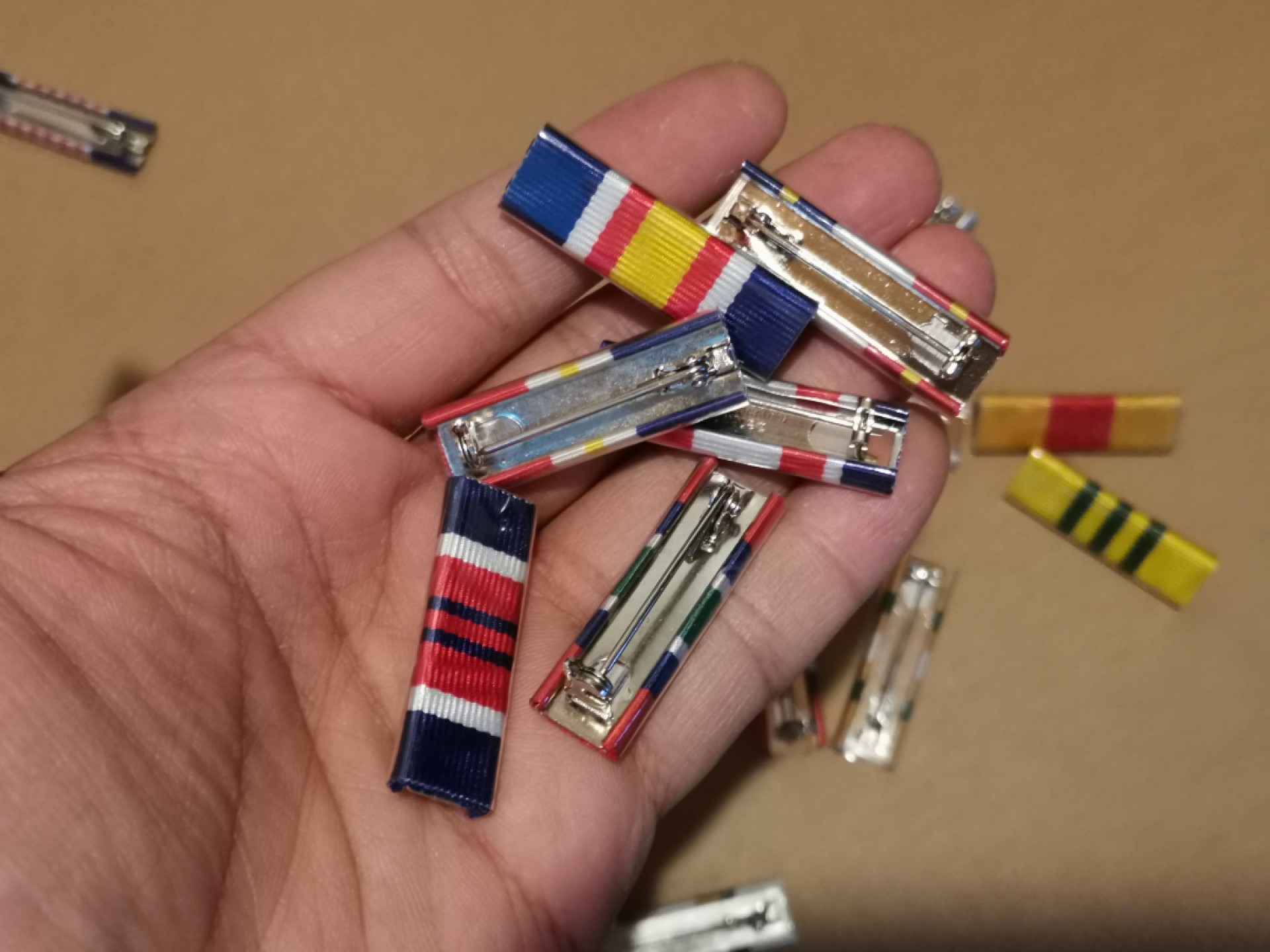 世界勋奖徽章拍卖第15期-久等了！ 台湾勋奖章略章一包，14个