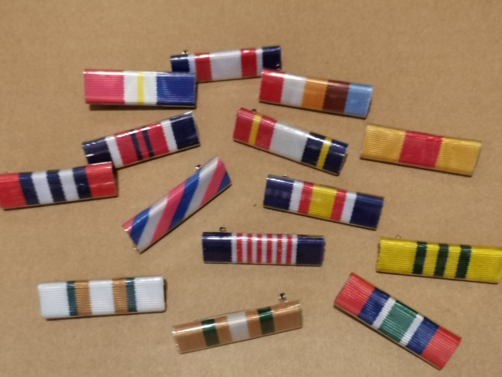 世界勋奖徽章拍卖第15期-久等了！ 台湾勋奖章略章一包，14个