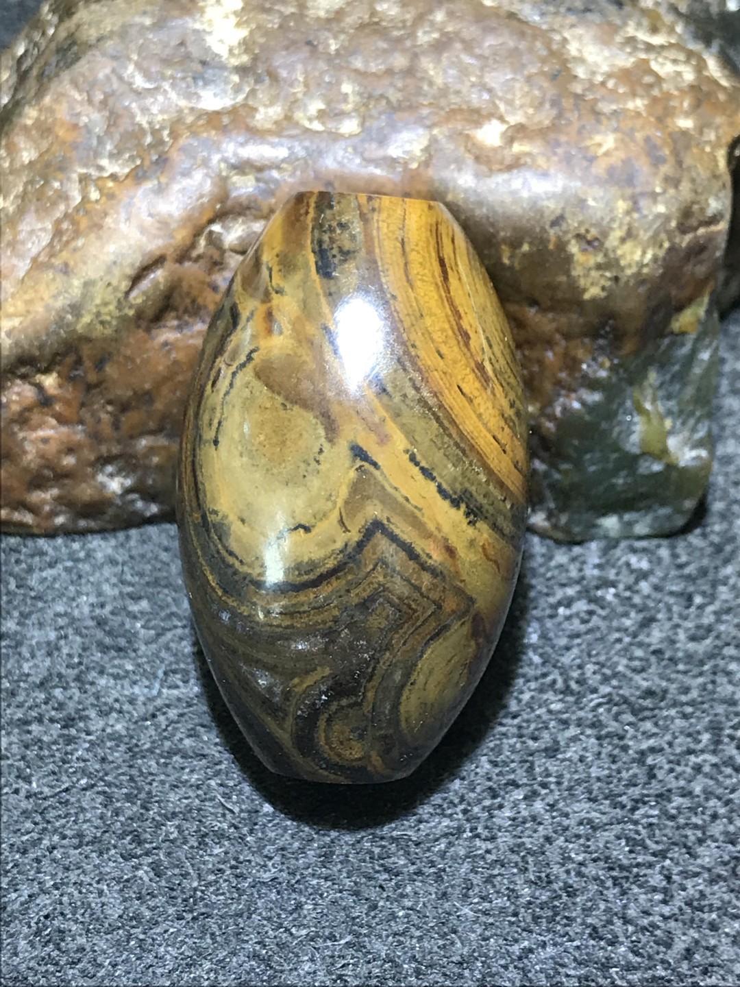 精美天然九眼页岩石天眼蒙天珠一颗