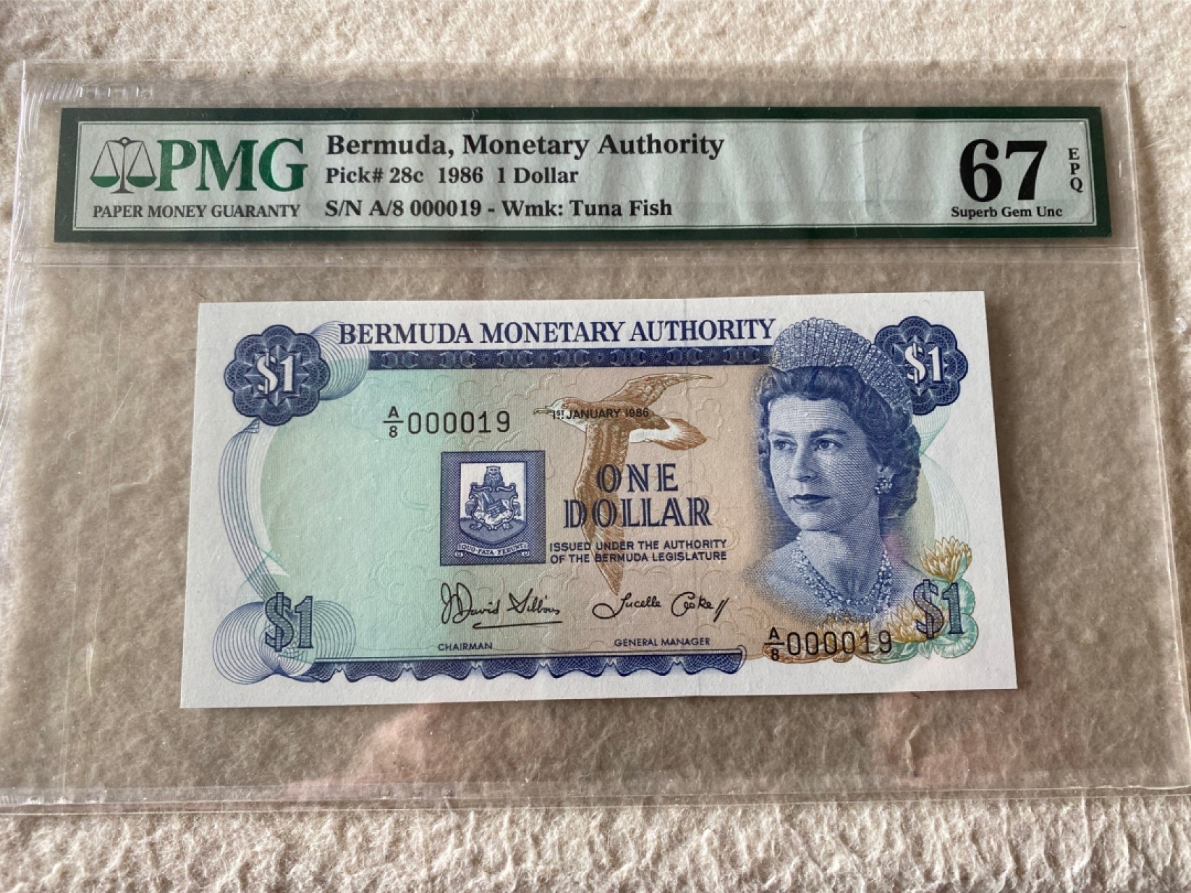 收藏联盟第163期拍卖 外国钞场 今晚七点不见不散 1986年英属百慕大群岛1元 两位19小号 PMg67E