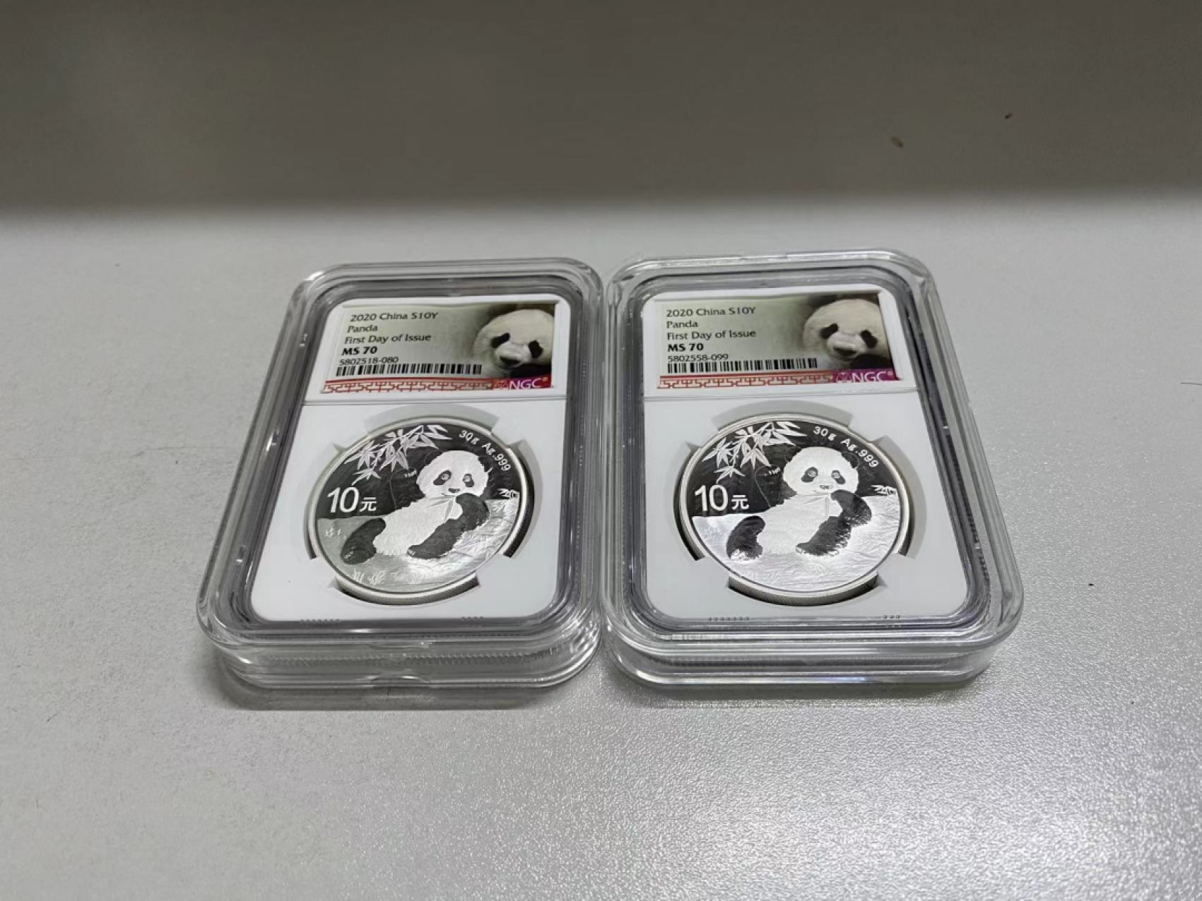 《张总收藏》59期——外币高分精品小场 熊猫币2枚 MS70分 2020年首日发行 30克银币