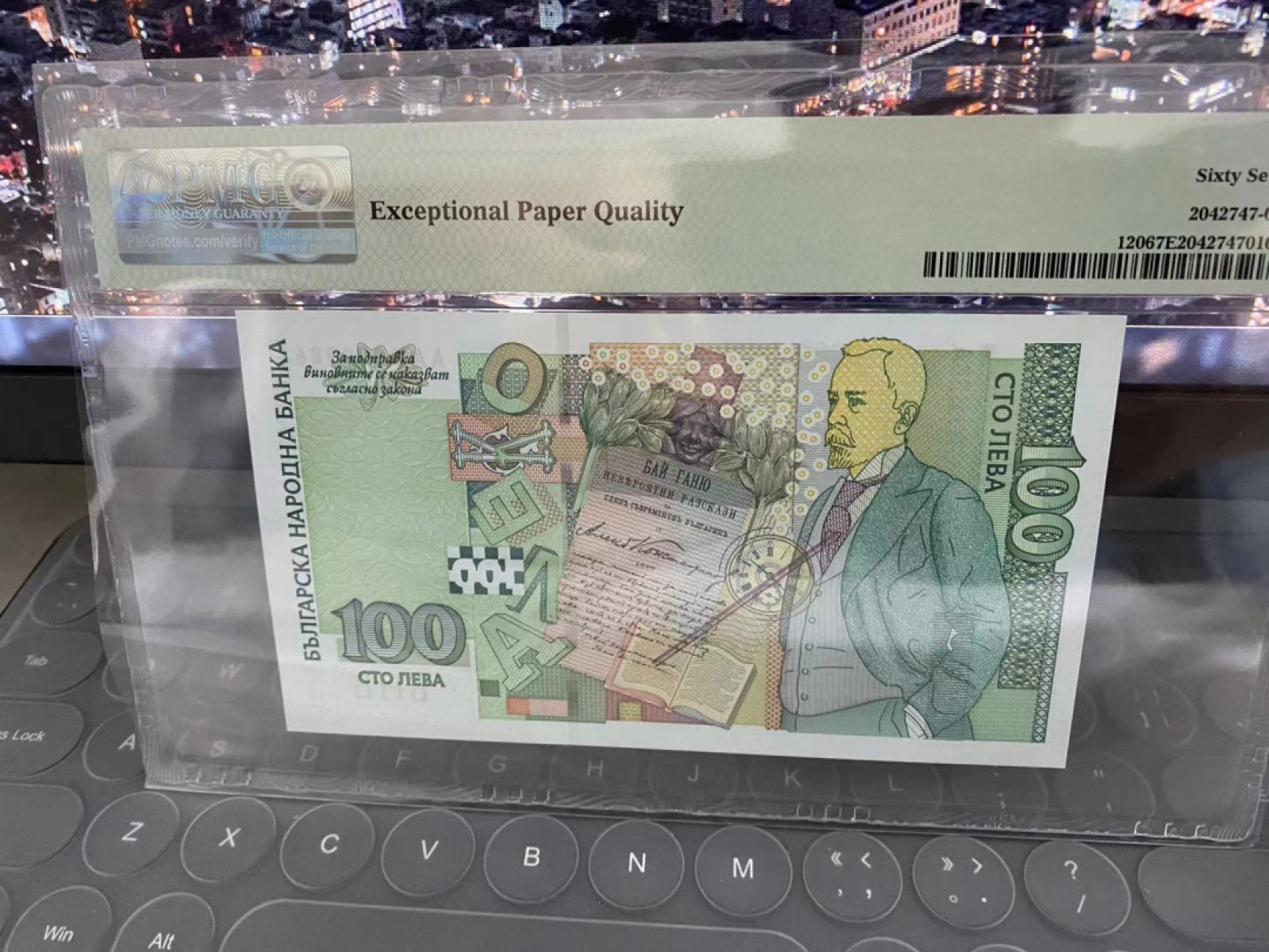 《张总收藏》59期——外币高分精品小场 保价利亚100 PMG67E 2003年首发AA冠 百位小号