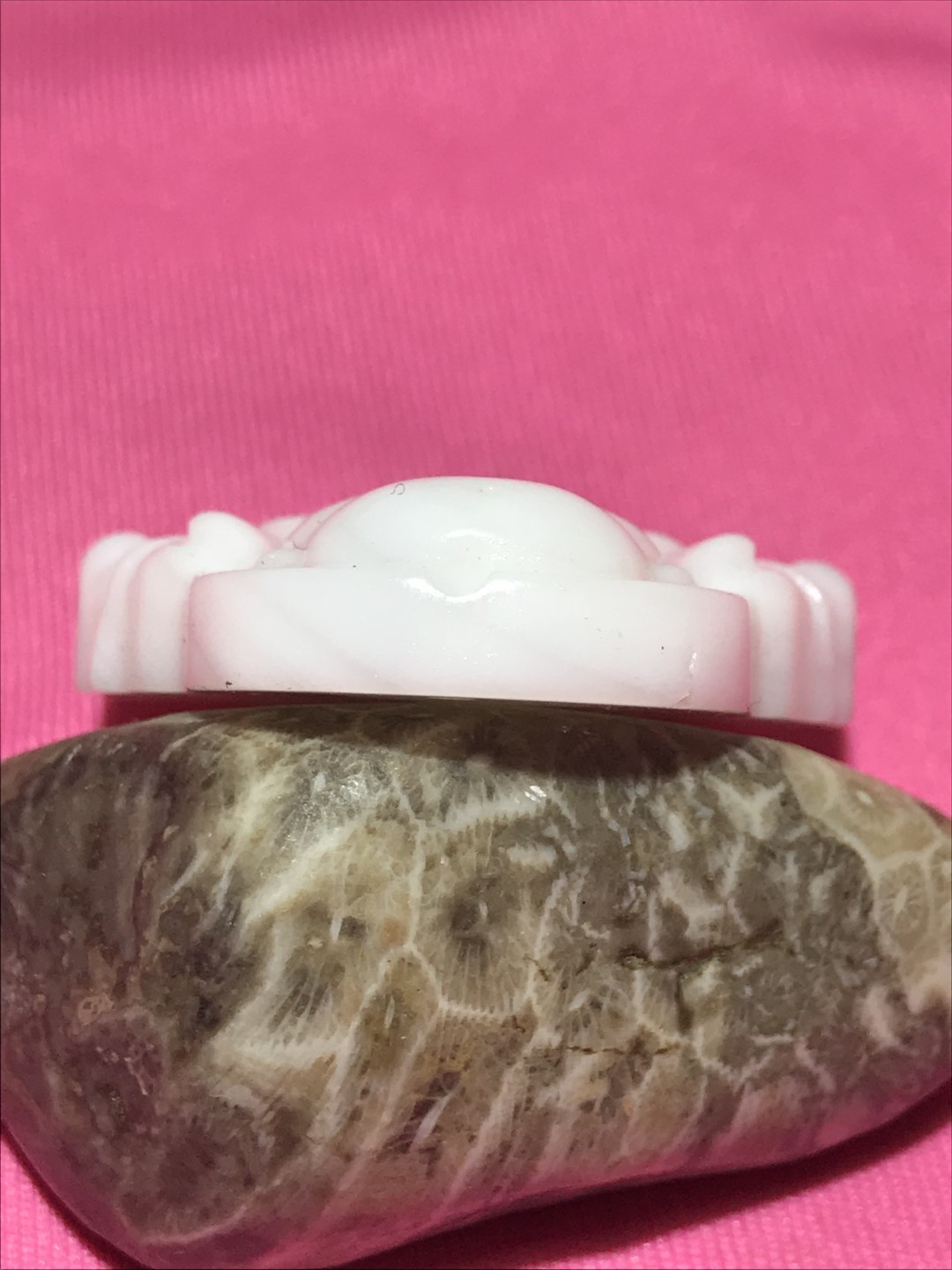 深海奶白高玉化贝化玉雕刻弥勒佛一尊，