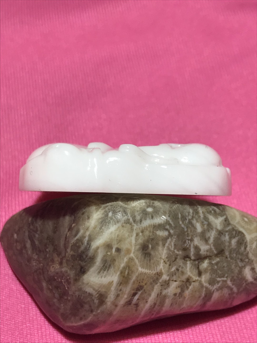 深海奶白高玉化贝化玉雕刻弥勒佛一尊，