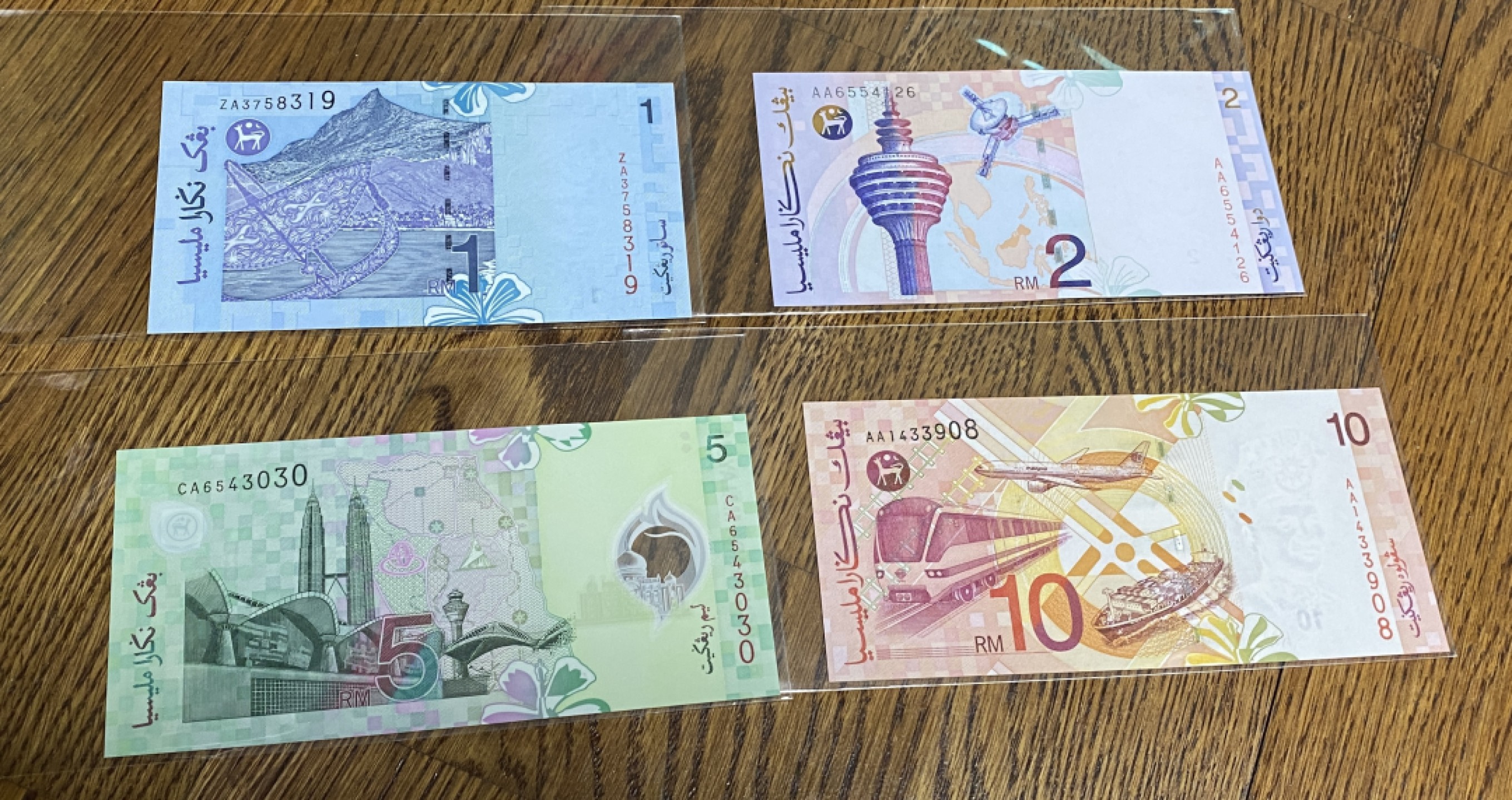 Chase Auction 第11期- - 中外纸币、民国钞联拍！ 1999年马来西亚纸币四张，两张AA冠，一张补号ZA冠！