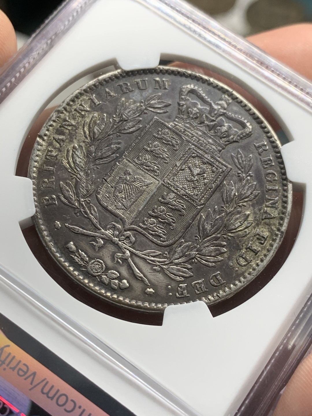 《竞宝斋》第59场-本周日，周一2场连拍（全场不限金额包邮） NGC XF 英国 1845年 年轻维多利亚 克朗 大银币 滞涨品种 双面深包浆 发髻清晰 磨损小