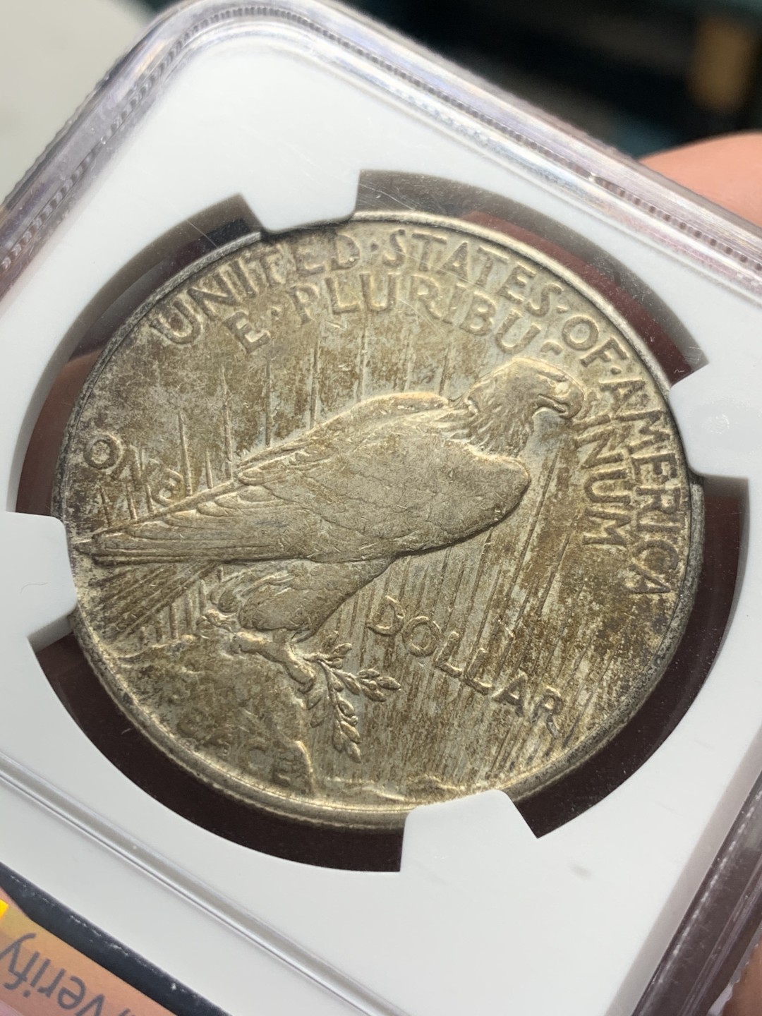 《竞宝斋》第59场-本周日，周一2场连拍（全场不限金额包邮） NGC AU58 美国 1922年 和平银币 底板红光 黑包浆 背发财金 背ONE上方七彩成为该和平点睛之笔