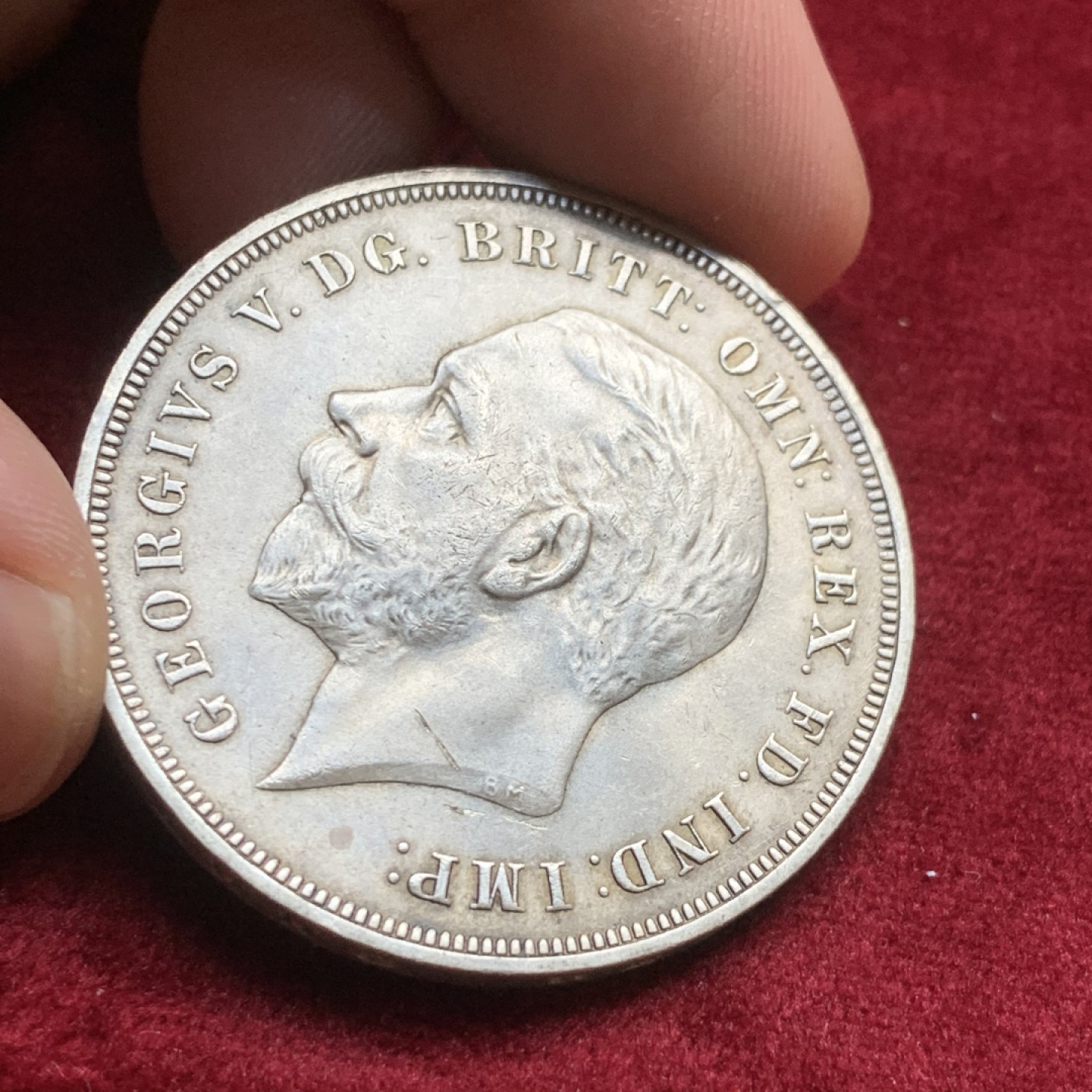 《竞宝斋》第59场-本周日，周一2场连拍（全场不限金额包邮） 英国 1935年 乔五 木马马剑 1克朗 原光好品 大热品种