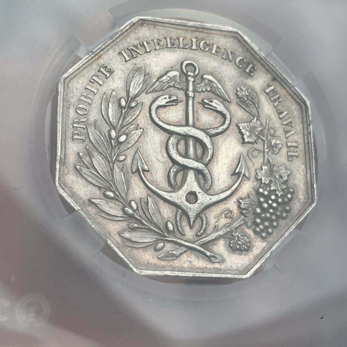 《竞宝斋》第59场-本周日，周一2场连拍（全场不限金额包邮） 1837年法国蒙彼利埃商会八角银制代币  重量：17.7g  边铭：蜜蜂银标