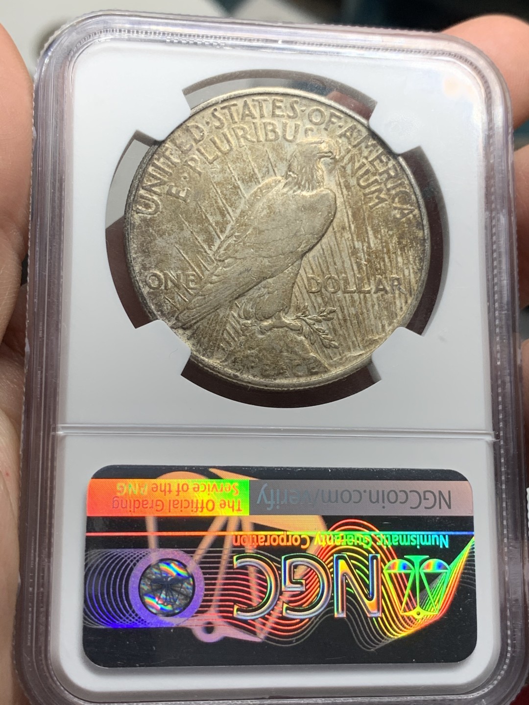 《竞宝斋》第59场-本周日，周一2场连拍（全场不限金额包邮） NGC AU58 美国 1922年 和平银币 底板红光 黑包浆 背发财金 背ONE上方七彩成为该和平点睛之笔