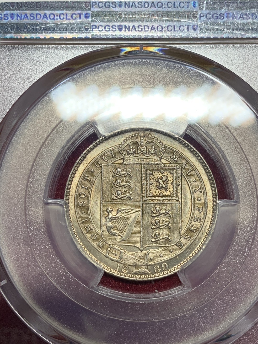 《竞宝斋》第59场-本周日，周一2场连拍（全场不限金额包邮） PCGS MS62 大头版 英国 1889年 维多利亚女王 高冠 1先令银币 奶油光包浆 头像比正常的大很多