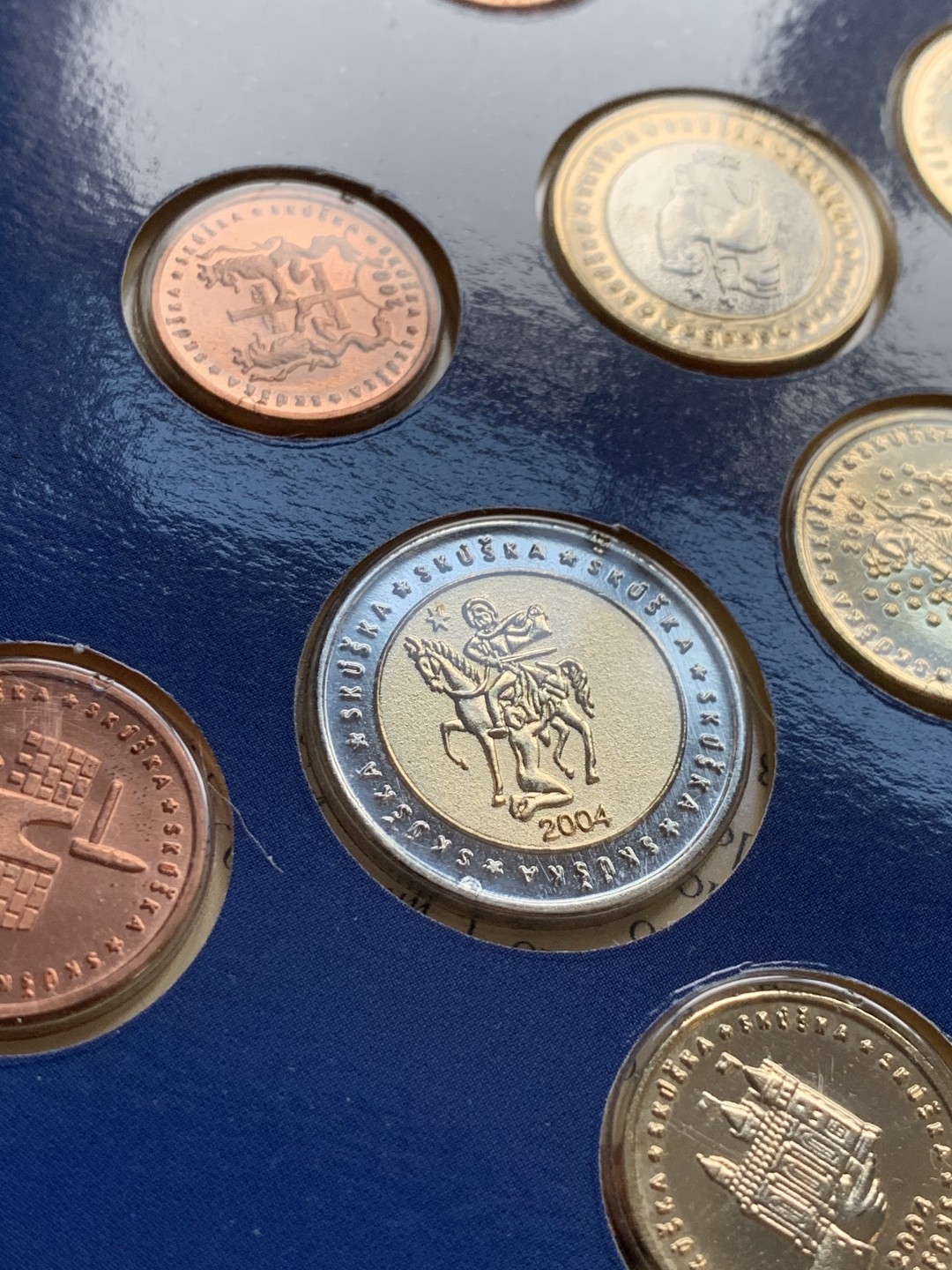 《竞宝斋》第59场-本周日，周一2场连拍（全场不限金额包邮） 斯洛伐克2004年 8枚套 欧元臆造币