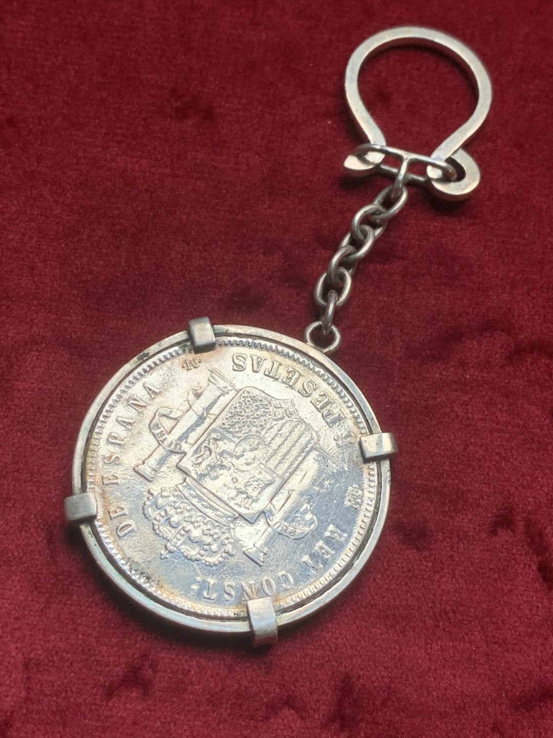 《竞宝斋》第59场-本周日，周一2场连拍（全场不限金额包邮） 西班牙 1897年 阿方索十三世 5比塞塔双柱 大银币 钥匙扣