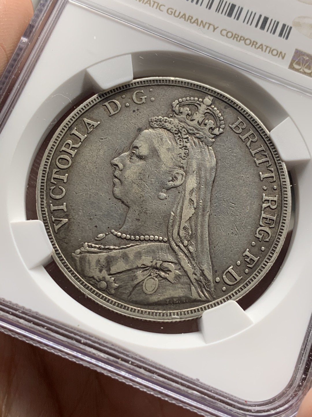 《竞宝斋》第59场-本周日，周一2场连拍（全场不限金额包邮） NGC VF35 英国 1892年 维多利亚女王 高冠 马剑 1克朗 大银币 原味好状态